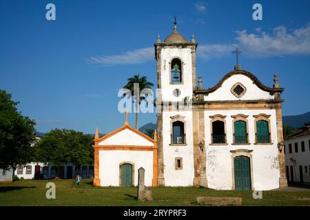 Blick über Santa Rita Kirche, Paraty, Bundesstaat Rio De Janeiro, Brasilien. Stockfoto