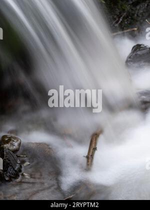 Wasserfälle und Wasserfälle in Ashes Hollow, einem Tal am Long Mynd, Shropshire, Großbritannien Stockfoto