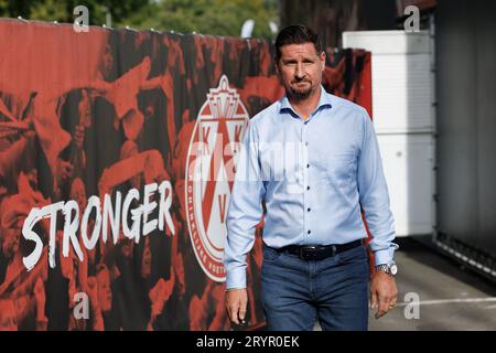 Kortrijk, Belgien. Oktober 2023. Kortrijks neuer Cheftrainer Glen de Boeck wurde auf einer Pressekonferenz des belgischen Fußballteams KV Kortrijk vorgestellt, um seinen neuen Trainer am Montag, den 2. Oktober 2023, in Kortrijk zu präsentieren. BELGA PHOTO KURT DESPLENTER Credit: Belga News Agency/Alamy Live News Stockfoto