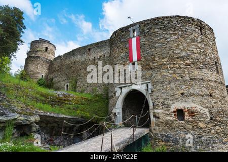 Überreste der großen Halle und des Donjons des imposanten Schlosses Kollmitz, Waldviertel Stockfoto