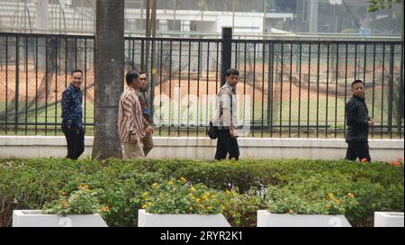 Jakarta, Jakarta, Indonesien. Oktober 2023. Viele Menschen verwenden Batik als Zeichen der Erinnerung an den nationalen Batiktag in Jakarta (Bild: © Denny Pohan/ZUMA Press Wire) NUR REDAKTIONELLE VERWENDUNG! Nicht für kommerzielle ZWECKE! Stockfoto