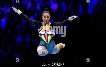 Antwerpen, Belgien. Okt. 2023. Jutta Verkest (BEL) in Aktion während der Frauenqualifikation bei den Turn-Weltmeisterschaften im Sportpalast Antwerpen. Quelle: Iris van den Broek / Alamy Live News Stockfoto