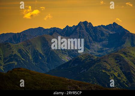 Berg Svinica, Swinica in der Hohen Tatra vom Berg Bystra aus gesehen. Stockfoto