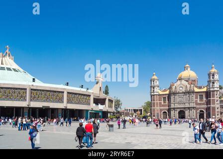 Mexiko-Stadt, CDMX, Mexiko, Eine Landschaft mit Basílica de Nuestra Señora de Guadalupe und dem neuen Basílica de Nuestra Señora de Guadalupe. Nur redaktionell. Stockfoto