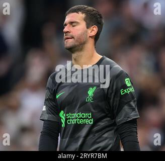 London, Großbritannien. 30. September 2023 - Tottenham Hotspur gegen Liverpool - Premier League - Tottenham Hotspur Stadium Liverpool Alisson Becker während des Spiels gegen Tottenham. Bildnachweis: Mark Pain / Alamy Live News Stockfoto