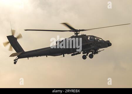 Hechtel-Eksel 09-11-2022 AH 64 Apache im Flug auf der Sanicole International Airshow Stockfoto