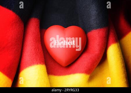 FOTOMONTAGE, Deutsche Fahne mit Herz und Aufschrift Einheit, Symbolfoto Tag der Deutschen Einheit *** FOTOMONTAGE, Deutsche Flagge mit Herz und Aufschrift Einheit, Symbolfoto Deutscher Tag der Einheit Credit: Imago/Alamy Live News Stockfoto