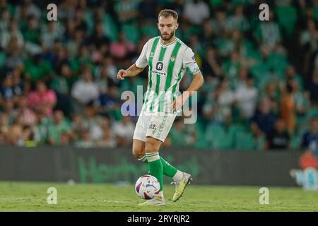 Der Deutsche Pezzella von Real Betis spielte am 1. Oktober im Benito Villamarin Stadium in Sevilla, Spanien, während des Spiels der La Liga zwischen Real Betis und Valencia CF. (Foto: Antonio Pozo/PRESSINPHOTO) Stockfoto