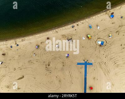 An einem wunderschönen Tag hat man einen atemberaubenden Blick auf Orchard Beach, New York Stockfoto