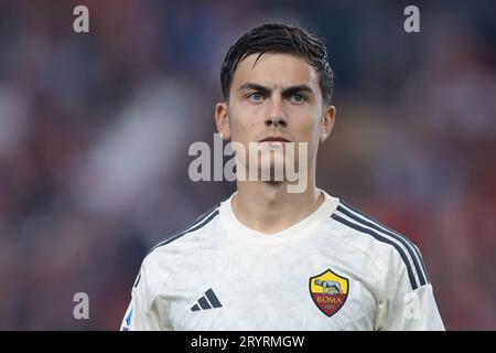 Genua, Italien, 28. September 2023. Paulo Dybala von AS Roma schaut während der Besetzung vor dem Spiel der Serie A in Luigi Ferraris, Genua, zu. Auf dem Bild sollte stehen: Jonathan Moscrop / Sportimage Stockfoto