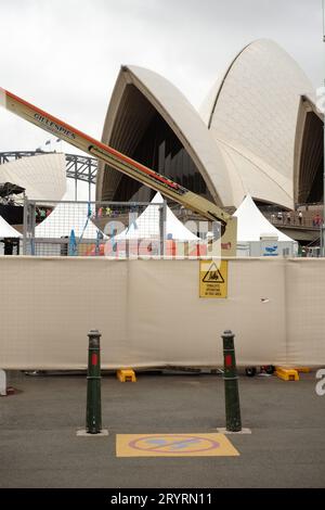 Der „leere Raum“ des Vorhofs des Sydney Opera House, der 2016 für ein Crowed House Concert angegliedert wurde Stockfoto