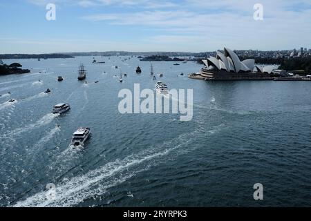 Eine Flotte von Vergnügungsbooten und großen Schiffen von Kirribilli zum Circular Quay - International Fleet Day im Hafen von Sydney, Sydney, Australien Stockfoto