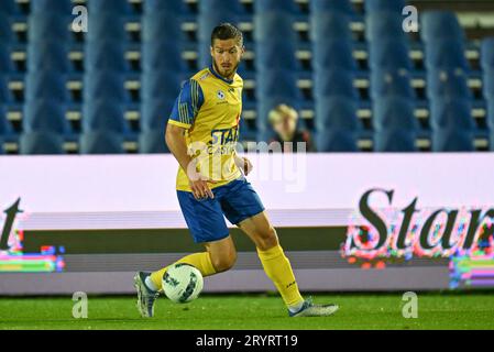 Trocknet Wuytens (15) von SK Beveren, das während eines Fußballspiels zwischen KMSK Deinze und Waasland SK Beveren während des 7. Spieltags in der Challenger Pro League 2023-2024 am Montag, den 29. September 2023 in Deinze, Belgien, abgebildet wurde. FOTO SPORTPIX | David Catry Stockfoto