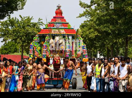 Hindus am Hauptfesttag des Tempelfestes, Hamm, Ruhrgebiet, Deutschland, Europa Stockfoto