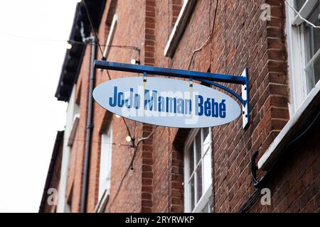 Jojo Maman Bebe Babykleidung Geschäfte Schild und Vorderseite in Gandy Street Exeter Stockfoto