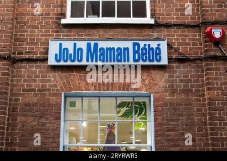 Jojo Maman Bebe Babykleidung Geschäfte Schild und Vorderseite in Gandy Street Exeter Stockfoto