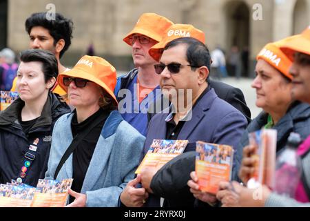 Manchester, UK - Montag, 2. Oktober 2023 – Mitglieder der BMA union ( British Medical Association ) protestieren vor der Konservativen Partei Konferenz im Rahmen der NHS Doctors Dispute - Foto Steven May / Alamy Live News Stockfoto