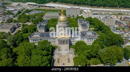 Blick Aus Der Vogelperspektive Auf Das West Virginia State Capitol Building Und Das Gelände Stockfoto