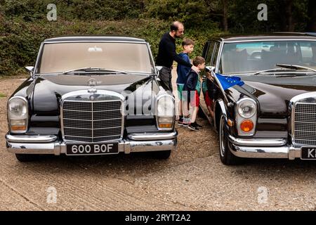 Mercedes-Benz 600 bei der Mercedes-Benz UK Rallye bei Mercedes-Benz World Brooklands Surrey UK Stockfoto