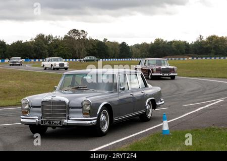 Mercedes-Benz 600 bei der Mercedes-Benz UK Rallye bei Mercedes-Benz World Brooklands Surrey UK Stockfoto