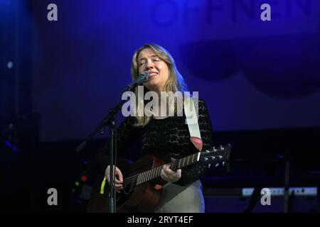 Die Sängerin und Songwriterin Norma auf der NDR Alsterbühne in Hamburg