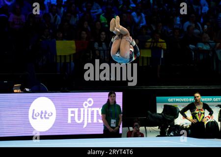 Antwerpen, Belgien. Oktober 2023. Jutta Verkest (BEL) auf Bodenübung während der 52. FIG. Kunstgymnastik-Weltmeisterschaft 2023 Qualifikationstag 3 im Sportpaleis in Antwerpen, Belgien. (Daniela Porcelli/SPP) Credit: SPP Sport Press Photo. Alamy Live News Stockfoto