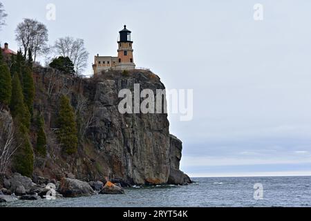 Split Rock Lighthouse am Ufer des Lake Superior. Stockfoto