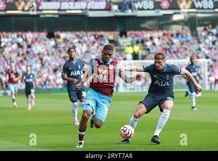 Lyle Foster in Aktion während des Burnley FC gegen Tottenham Hotspur im Turf Moor für das Spiel der Premier League am 2. September 2023 Stockfoto