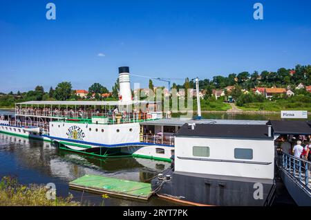 Der historische Raddampfer LEIPZIG an der Anlegestelle in Pirna, Sächsische Schweiz, Sachsen, Deutschland, 24. August, 2016, nur für redaktionelle Zwecke. Stockfoto