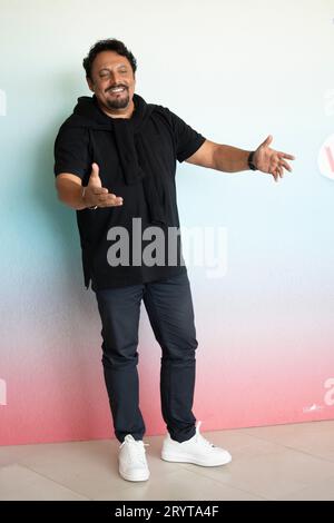 Rom, Italien, 02. Oktober 2023 - Enrico Brignano nimmt an der Fotokonferenz für den Film „Volevo un figlio maschio“ im Hotel Le Meridien Visconti in Rom Teil. Credits: Luigi de Pompeis/Alamy Live News Stockfoto