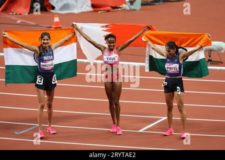 Hangzhou, China. Oktober 2023. Hangzhou, Zhejiang, China: Asiatische Spiele, Hangzhou, China. 3000 gewann Steeplechase, Indias, Parul Chaudhary und Priti Silber und Bronze, während Yavi winfredgot die Goldmedaille Credit: Seshadri SUKUMAR/Alamy Live News Stockfoto