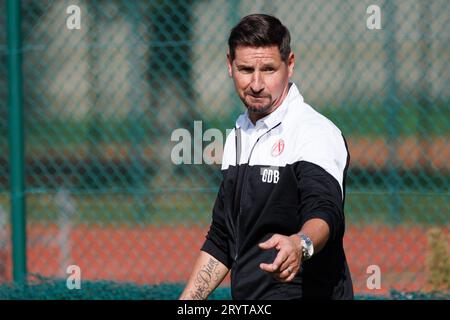 Kortrijk, Belgien. Oktober 2023. Kortrijks neuer Cheftrainer Glen de Boeck wurde am Montag, den 2. Oktober 2023, in Kortrijk während einer Trainingseinheit des belgischen Erstligisten KV Kortrijk mit seinem neuen Trainer vorgestellt. BELGA PHOTO KURT DESPLENTER Credit: Belga News Agency/Alamy Live News Stockfoto