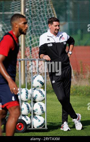 Kortrijk, Belgien. Oktober 2023. Kortrijks neuer Cheftrainer Glen de Boeck wurde am Montag, den 2. Oktober 2023, in Kortrijk während einer Trainingseinheit des belgischen Erstligisten KV Kortrijk mit seinem neuen Trainer vorgestellt. BELGA PHOTO KURT DESPLENTER Credit: Belga News Agency/Alamy Live News Stockfoto