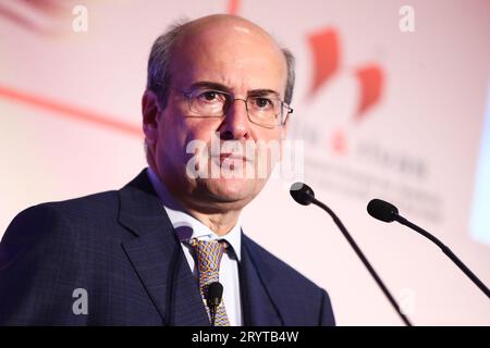 Thessaloniki, Griechenland. September 2023 29. Der griechische Minister für Wirtschaft und Finanzen Kostis Hatzidakis hält eine Rede auf dem dritten Gipfeltreffen in Thessaloniki. (Bild: © Giannis Papanikos/ZUMA Press Wire) NUR REDAKTIONELLE VERWENDUNG! Nicht für kommerzielle ZWECKE! Stockfoto