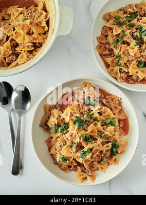 Farfelle und Hackfleisch ein Topf Pasta Gulasch Stockfoto