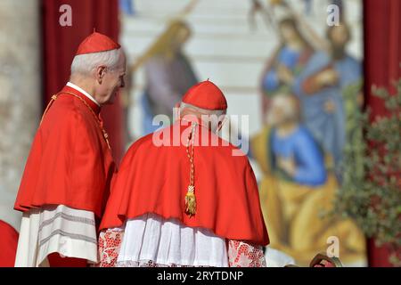 Vatikanstadt, Vatikan. September 2023 30. VATIKANSTADT, VATIKAN - SEPTEMBER 30: Papst Franziskus während des gewöhnlichen öffentlichen Konsistoriums für die Erschaffung des neuen Kardinals in St. Petersplatz am 30. September 2023 im Vatikan. Papst Franziskus hält ein Konsistorium für die Schaffung von 21 neuen Kardinälen, das Konsistorium fällt vor dem Beginn der Synode über Synodalität, die im Oktober stattfinden soll. Quelle: dpa/Alamy Live News Stockfoto