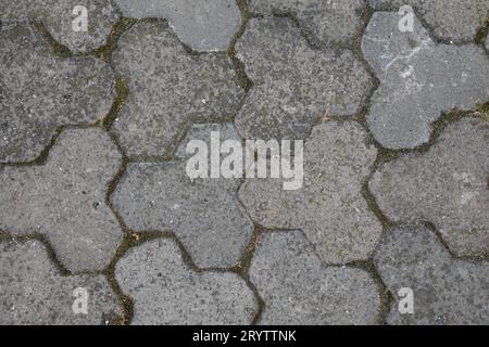 Polygonale Betonfliesen. Konstruktionshintergrund Stockfoto