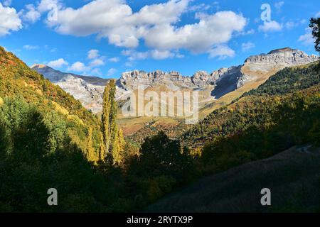 Ordesa Berge im Herbst Stockfoto