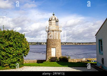 Oktober 1823-2023. Wunderschöner Herbstblick auf den 200 Jahre alten Leuchtturm Tayport Low (West Common, East Lighthouse) in Fife, Schottland Stockfoto