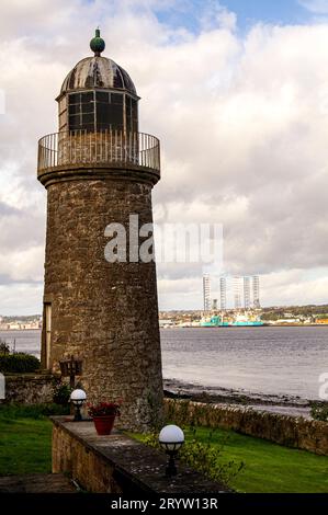 Oktober 1823-2023. Wunderschöner Herbstblick auf den 200 Jahre alten Leuchtturm Tayport Low (West Common, East Lighthouse) in Fife, Schottland Stockfoto