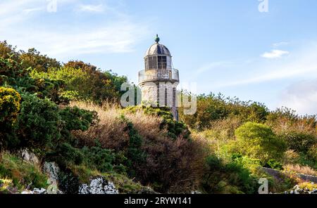 Oktober 1823-2023. Wunderschöner Herbstblick auf den 200 Jahre alten Leuchtturm Tayport Low (West Common, East Lighthouse) in Fife, Schottland Stockfoto