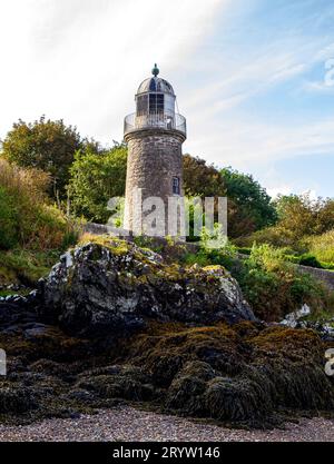 Oktober 1823-2023. Wunderschöner Herbstblick auf den 200 Jahre alten Leuchtturm Tayport Low (West Common, East Lighthouse) in Fife, Schottland Stockfoto