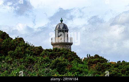 Oktober 1823-2023. Wunderschöner Herbstblick auf den 200 Jahre alten Leuchtturm Tayport Low (West Common, East Lighthouse) in Fife, Schottland Stockfoto