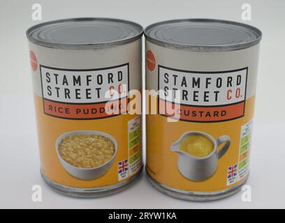 Sainsbury's Supermarkt hat seine wertvollen Marken, einschließlich Reispudding und Pudding, auf ein neues Label - Stamford Street Co. Stockfoto