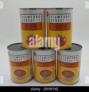 Sainsbury's Supermarkt hat seine wertvollen Marken, darunter Dosensuppe und Dosentomaten, auf ein neues Label verlagert - Stamford Street Co. Stockfoto