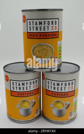 Sainsbury's Supermarkt hat seine wertvollen Marken, einschließlich Reispudding und Pudding, auf ein neues Label - Stamford Street Co. Stockfoto