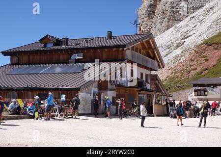 Averau Refuge Stockfoto