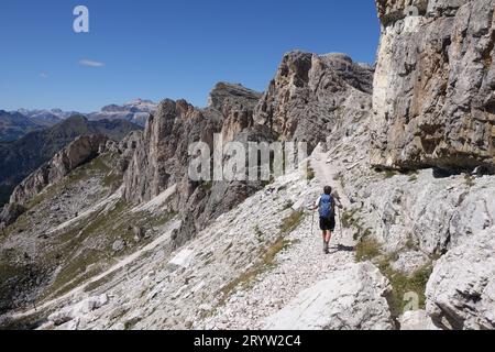 Wanderer auf dem Nuvolao Pass Stockfoto