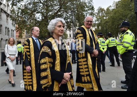 London, England, Großbritannien. Oktober 2023. Richter des Supreme Court, darunter LORD RICHARDS (links), LADY ROSE (Mitte) und LORD STEPHENS, begeben sich zur Westminster Abbey, um an dem jährlichen Gottesdienst teilzunehmen, der den Beginn des neuen juristischen Jahres markiert. (Kreditbild: © Thomas Krych/ZUMA Press Wire) NUR REDAKTIONELLE VERWENDUNG! Nicht für kommerzielle ZWECKE! Quelle: ZUMA Press, Inc./Alamy Live News Stockfoto