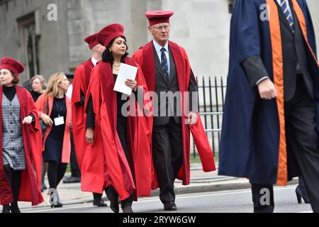 London, England, Großbritannien. Oktober 2023. Richter, wichtige juristische Personen und leitende Angehörige der Rechtsberufe nehmen an einer zeremoniellen Prozession zu den Kammern des Parlaments Teil, nachdem sie am jährlichen Judges Service in Westminster Abbey teilgenommen haben, was den Beginn des neuen Rechtsjahres markiert. (Kreditbild: © Thomas Krych/ZUMA Press Wire) NUR REDAKTIONELLE VERWENDUNG! Nicht für kommerzielle ZWECKE! Quelle: ZUMA Press, Inc./Alamy Live News Stockfoto